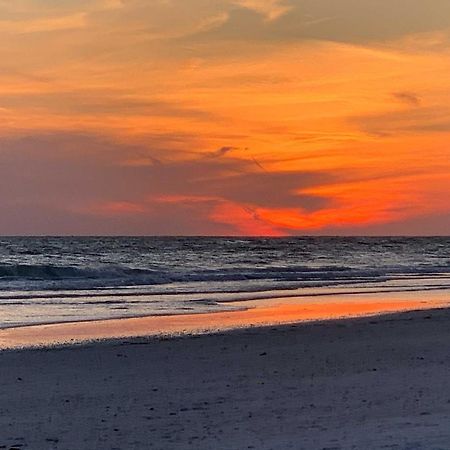 Lido Key Hideout With Patio And Yard And Walk To Beach! Sarasota Ngoại thất bức ảnh