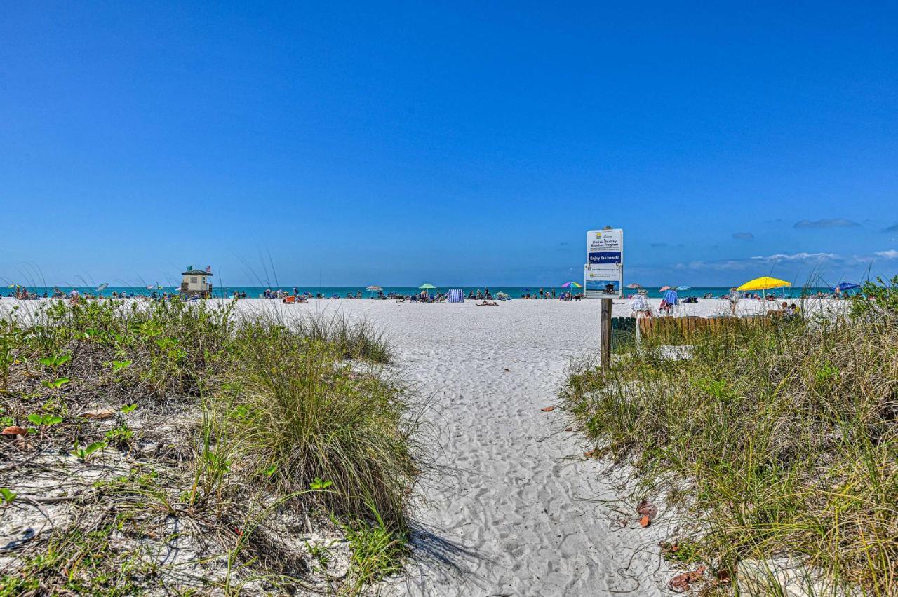 Lido Key Hideout With Patio And Yard And Walk To Beach! Sarasota Ngoại thất bức ảnh